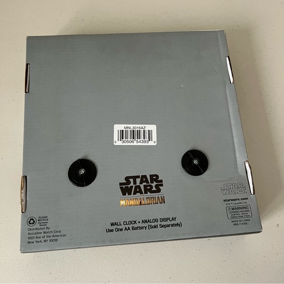 Disney Star Wars: Mandalorian: Baby Yoda 10" Round Wall Clock - Picture 2 of 4